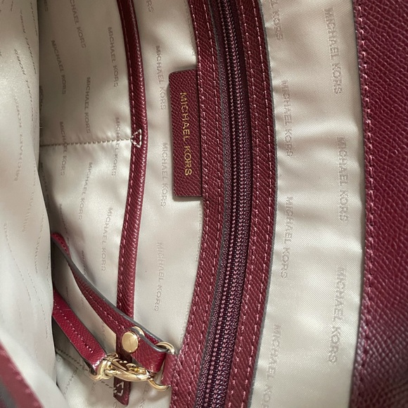 MICHAEL KORS
Voyager Medium Logo Tote Bag - Picture 5 of 7